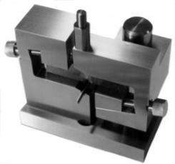 剪切试验夹具（ASTM D5379）与复合材料试验机试验过程